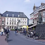 반 데르 발크 스테인 호텔 4*